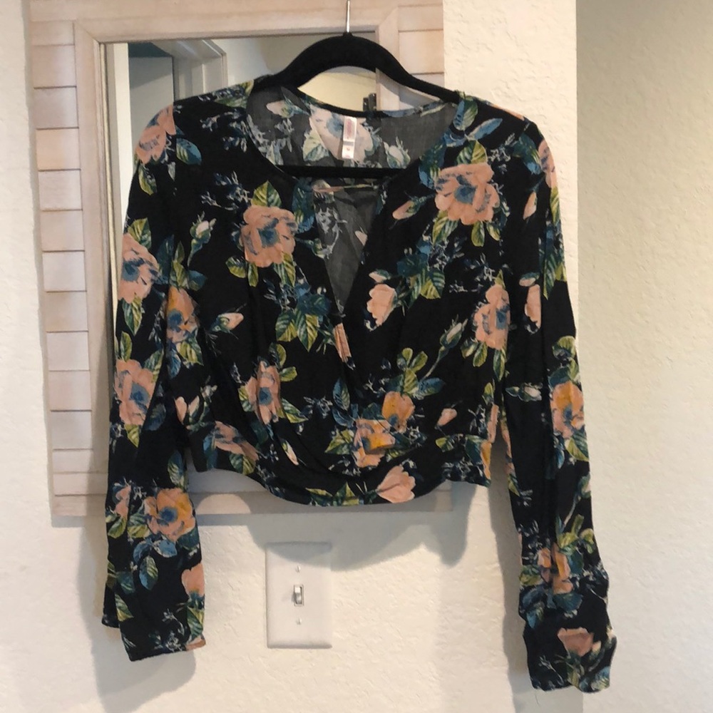 Long sleeve crop